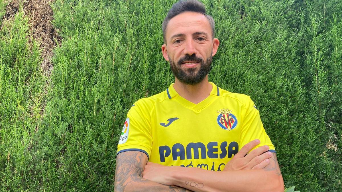 José Luis Morales ya luce la elástica del Villarreal CF.
