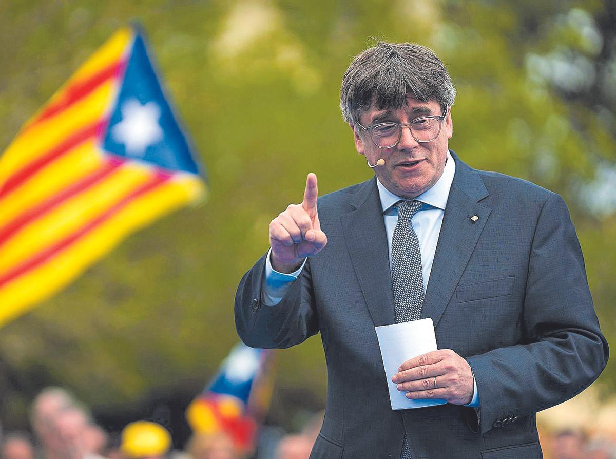 Carles Puigdemont durante la presentación de su candidatura a las elecciones del 12 de mayo