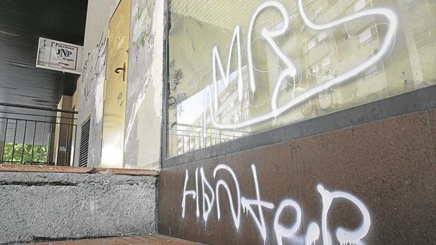 Cuatro pandilleros latinos, a juicio por robar trasteros en Zaragoza
