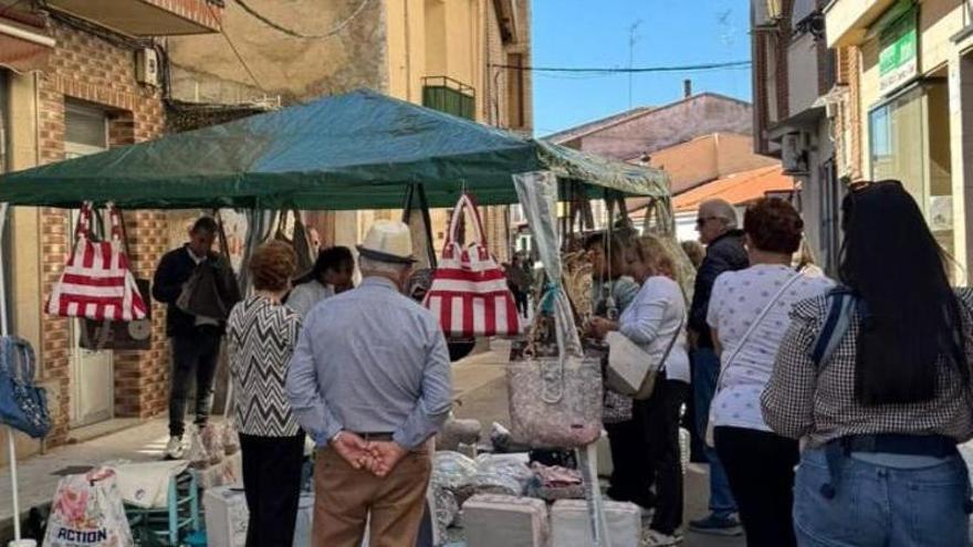 Gran acogida de la campaña 'El Comercio Sale a la Calle' en Moraleja