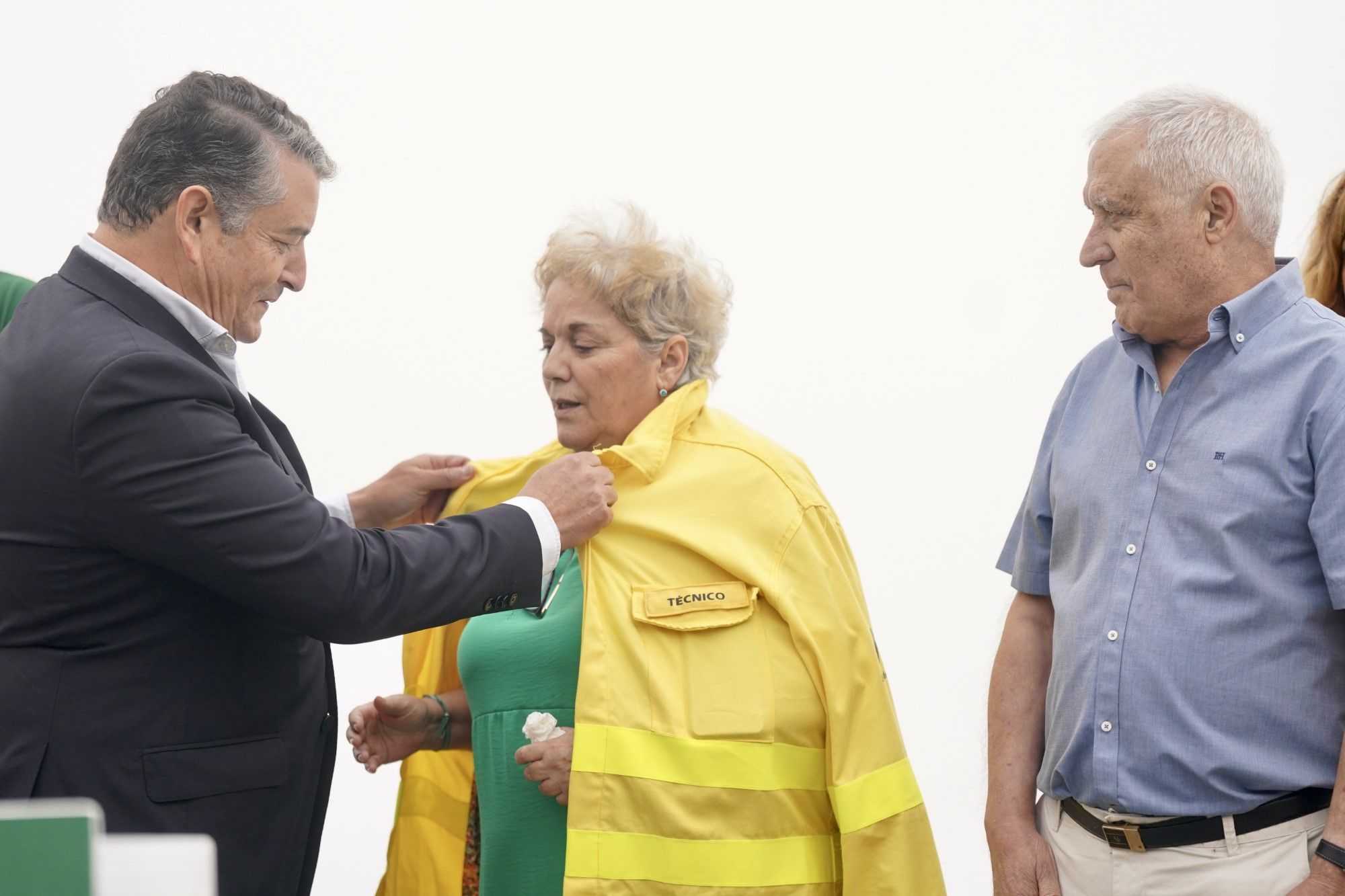 Antonio Sanz preside un homenaje al bombero fallecido en 2021 en el incendio de Sierra Bermeja