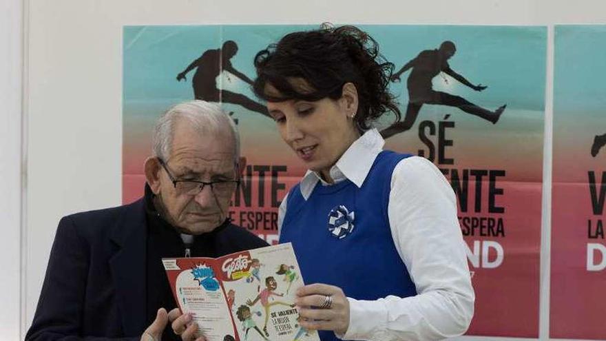 Ángel Burón y Montse Prada presentan el Domund 2017.