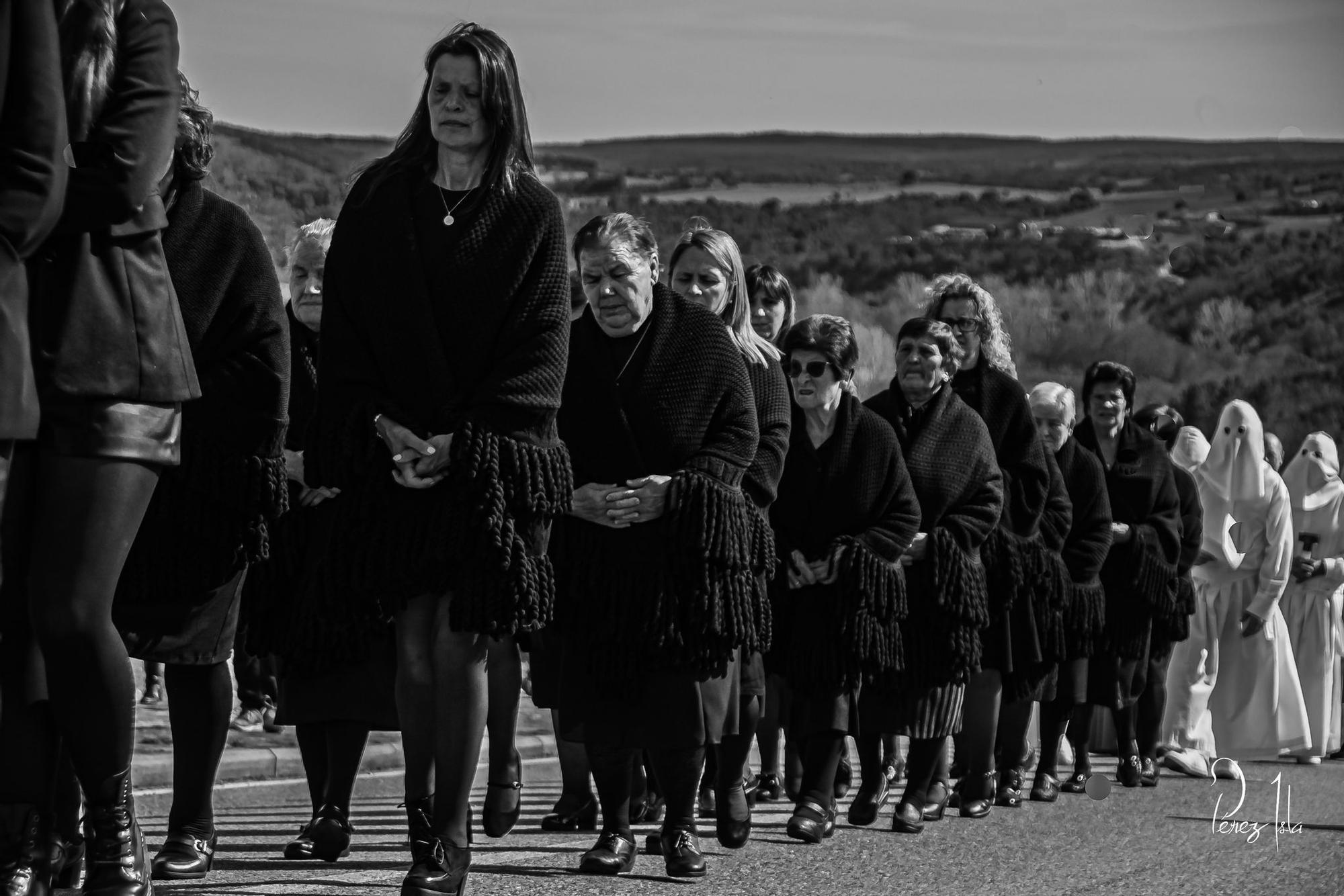 GALERÍA | Los penitentes de Bercianos de Aliste, retratados por Juan Luis Pérez Isla