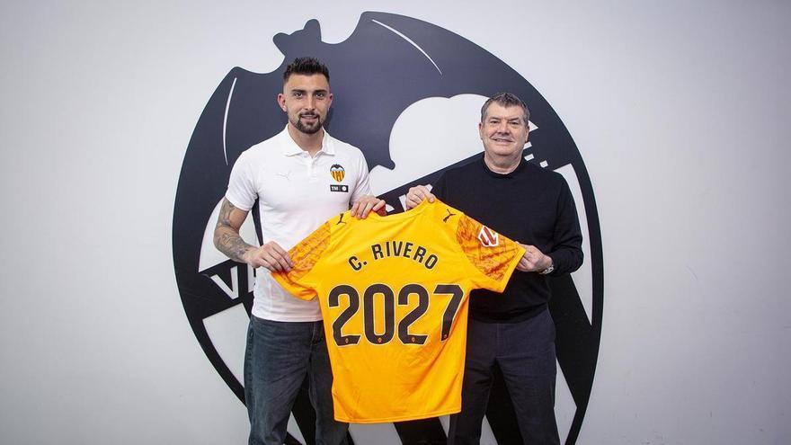 Giro inesperado en la situación de Cristian Rivero en el Valencia CF: puerta abierta, solo cinco meses después de renovarlo