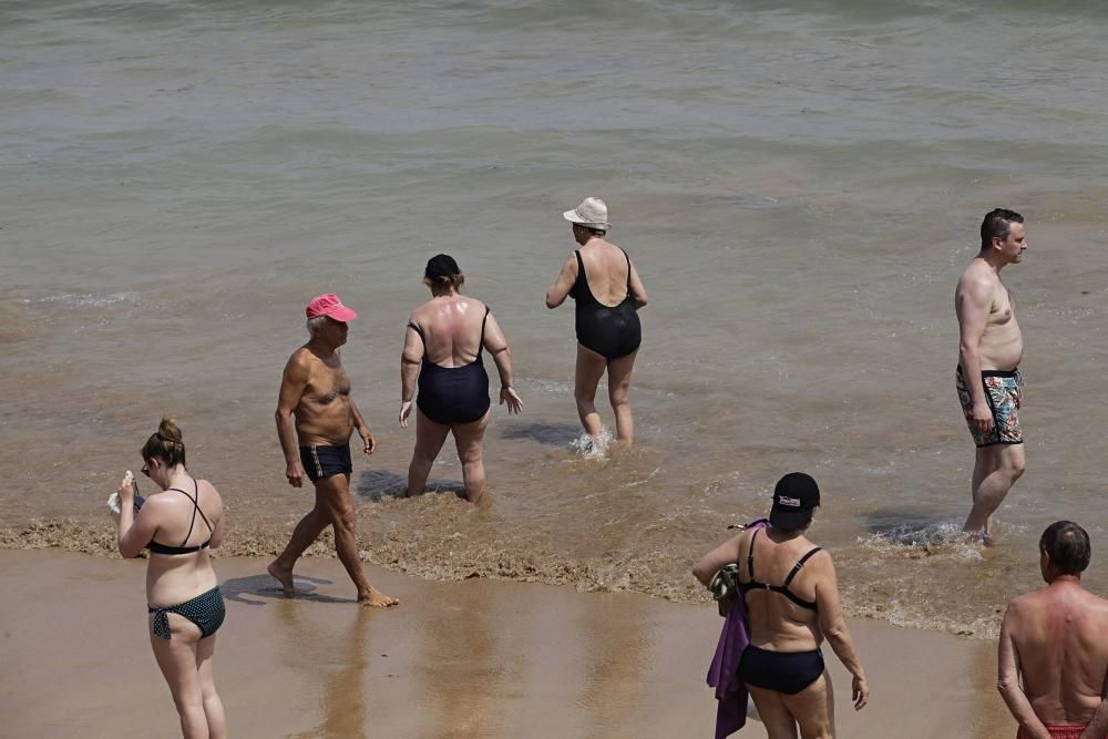 Playa de San Lorenzo con Sol y calor