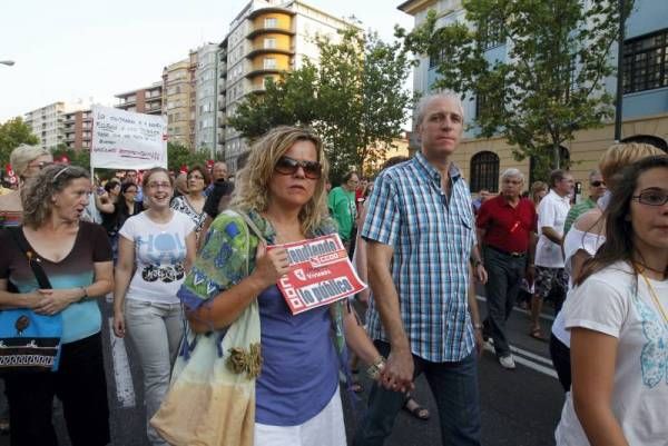 Miles de personas se manifiestan en Zaragoza