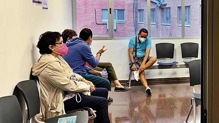 La mascarilla vuelve a ser obligatoria en los centros sanitarios de la Región
