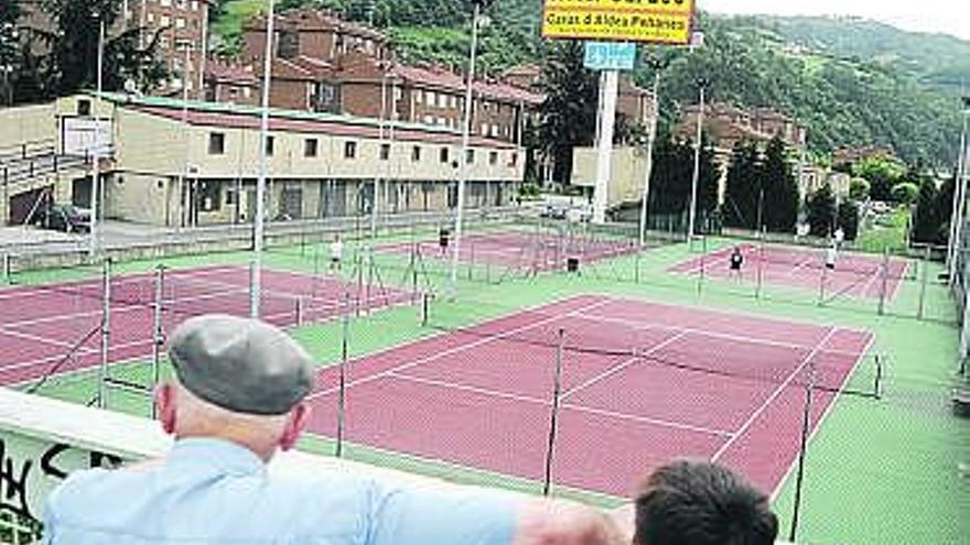 Las pistas de tenis de Vega de Arriba, una de las instalaciones más utilizadas.