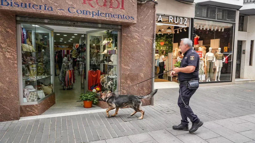 EN VÍDEO | Detenida una mujer en una operación policial en la calle Menacho (Badajoz)