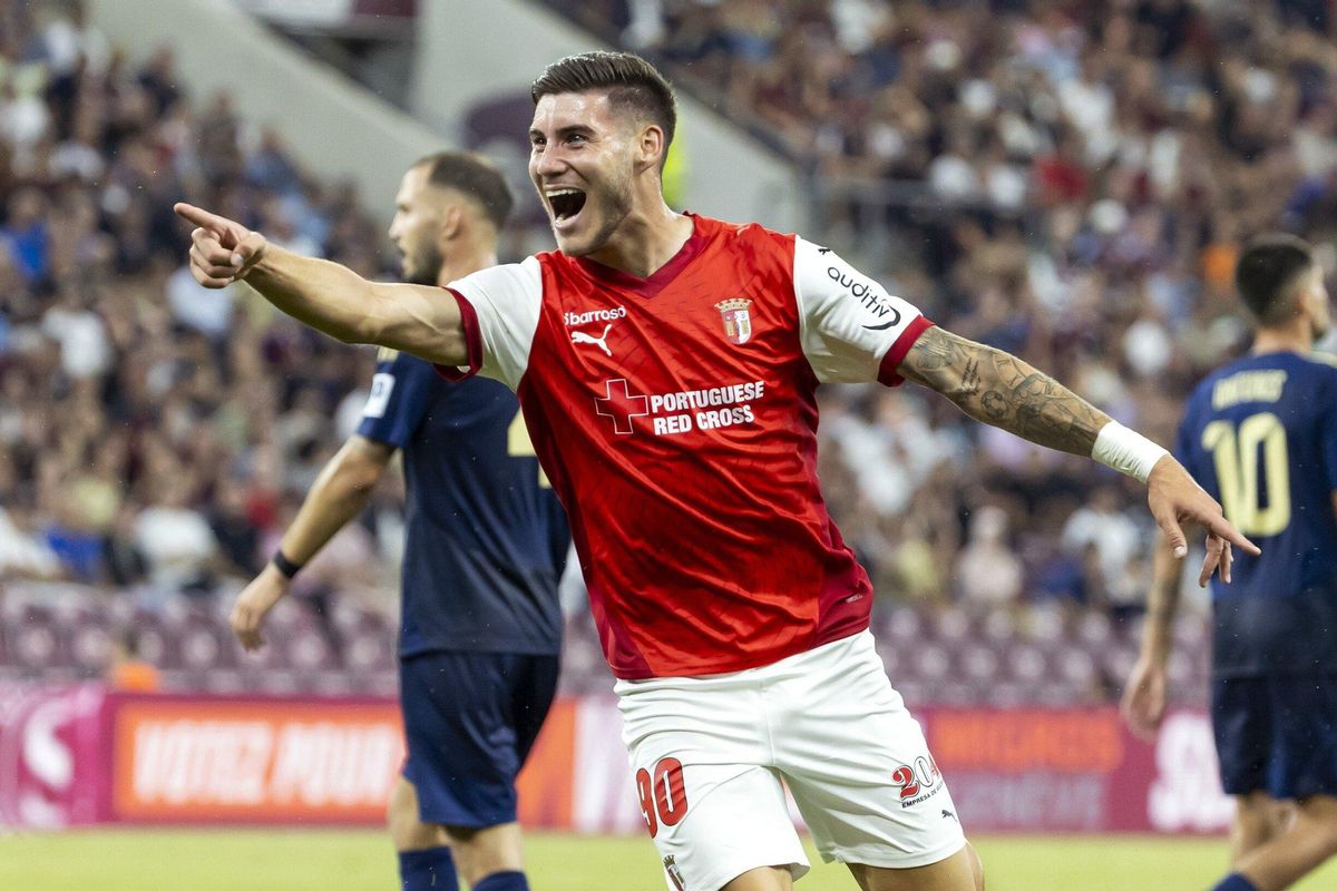 Roberto, en un partido con el SC Braga.