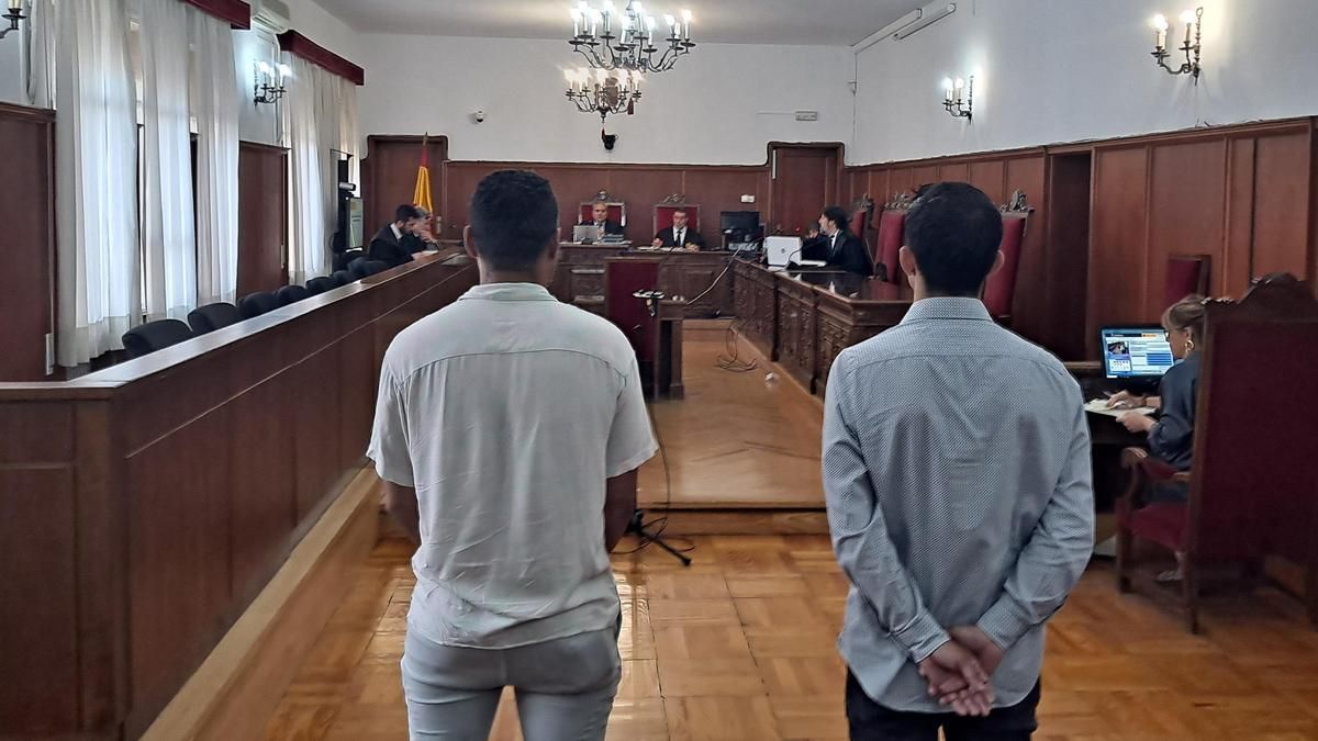 Los dos acusados, este martes en la Audiencia Provincial de Badajoz.