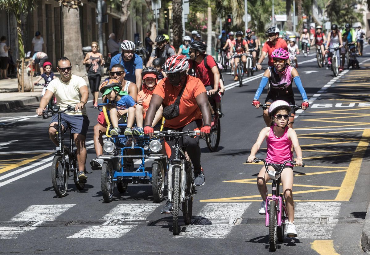 Edición anterior de la Fiesta de la Bicicleta en Santa Cruz de Tenerife.
