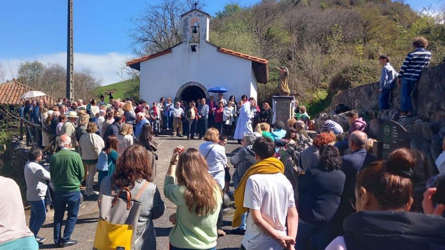 Asistentes a la misa y la procesión en La Mortera de Palomar.