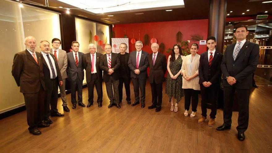 El San Fernando homenajea a José Martínez, su director durante 24 intensos años, con un busto de Favila