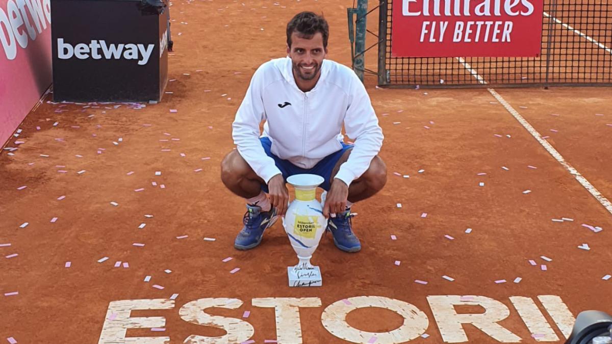 Albert Ramos celebra el título en Estoril