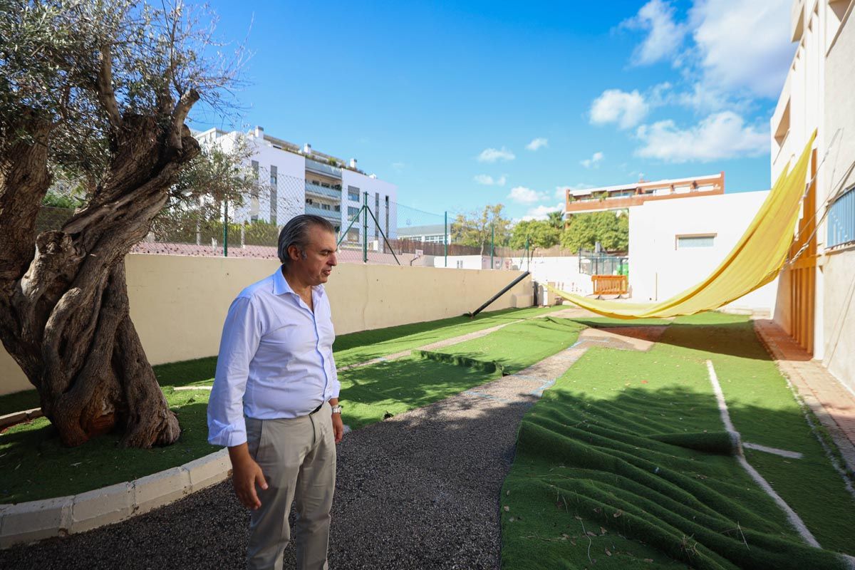 La visita al colegio Can Misses tras las inundaciones, en imágenes
