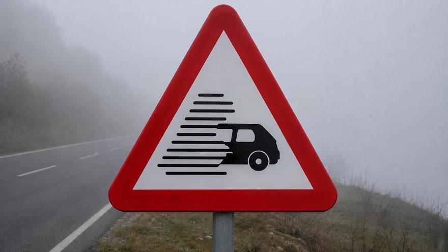 Qué significa la señal de tráfico roja con un coche y una fr