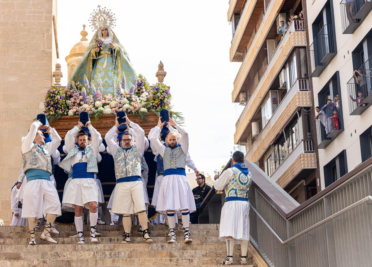 El Domingo de Resurreccion llena de luz las calles de Alicante