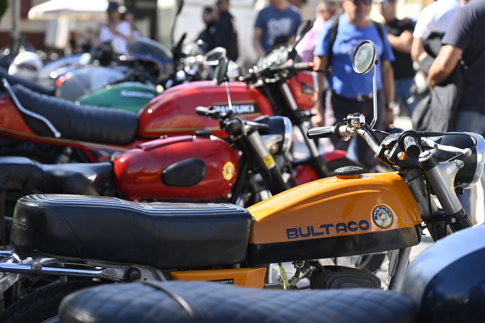 Galería de imágenes: Motos clásicas y vespas 'invaden' Almassora