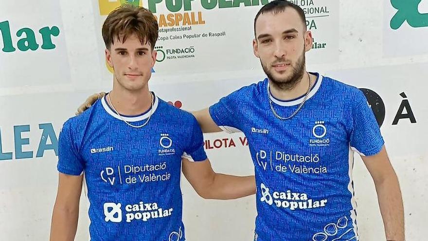 Vicent i Lorja formen l'equip de l'Ajuntament de Xeraco a la Copa Caixa Popular de raspall