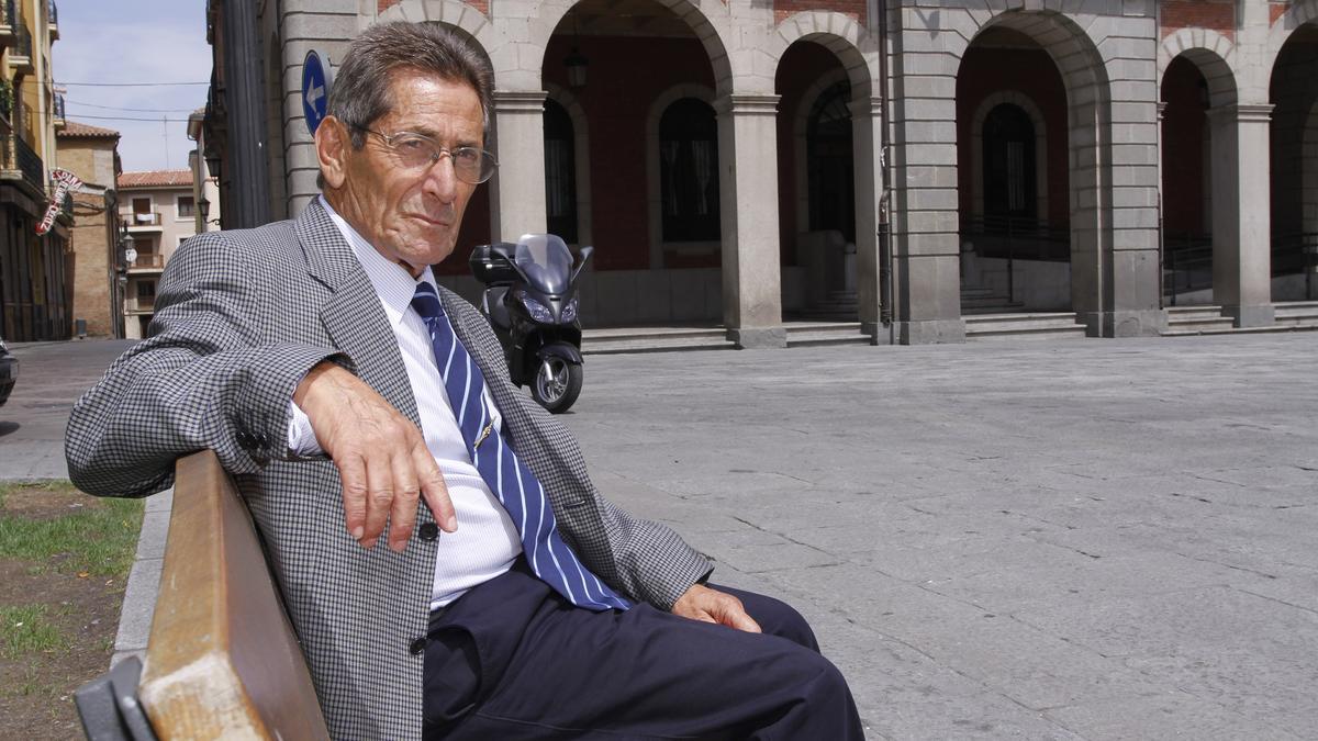 Andrés Vázquez en la plaza Mayor de Zamora.