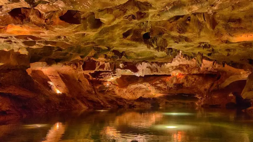 Esta cueva con río subterráneo está muy cerca de Alicante: descúbrela