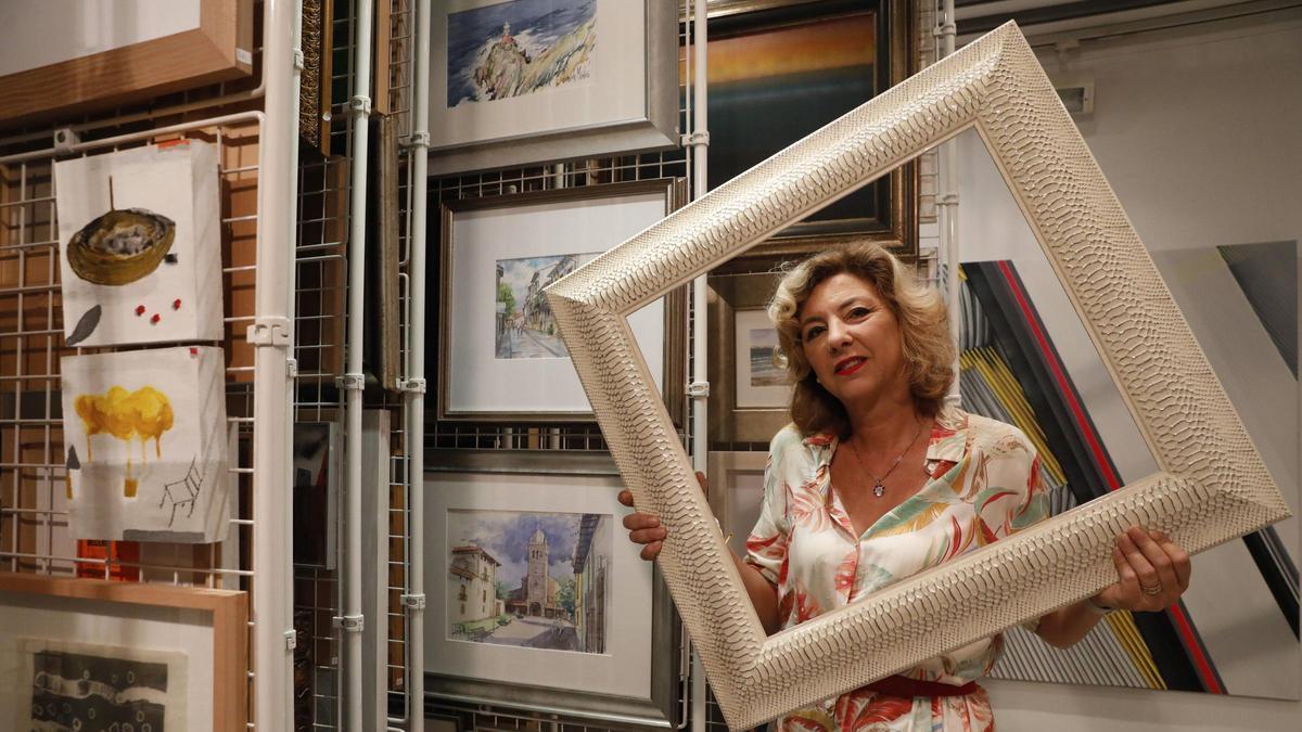 Angélica García, en el almacén de su galería, en Avilés.