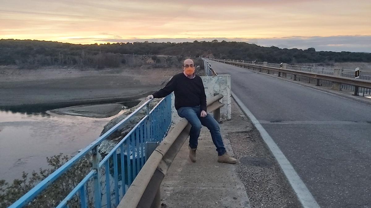 Alfonso Martín, candidato de Ciudadanos por la provincia de Zamora, en el puente de la Estrella.