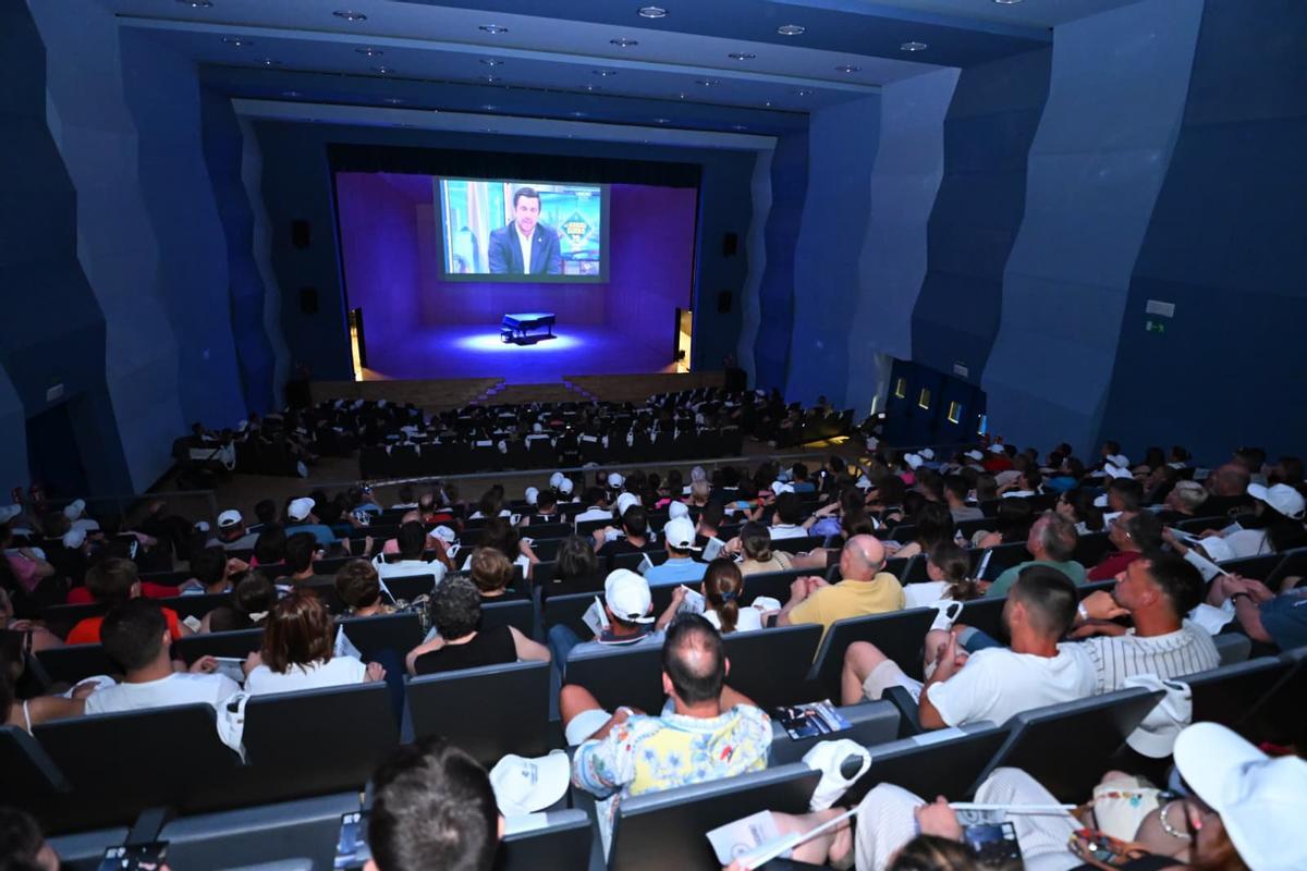 Cox abre su auditorio para vivir en hermandad la visita de Enrique Riquelme al Hormiguero de Pablo Motos