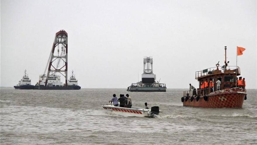 Recuperan siete cuerpos del barco hundido en el sur de Bangladesh