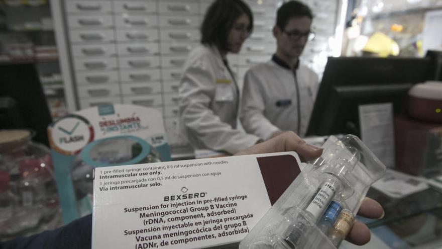 La vacuna frente a la meningitis B está llegando con cuentagotas a las farmacias de la provincia