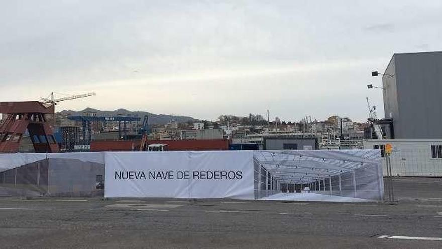 Zona de la obra con la recreación virtual de la nave de rederos en el muelle de Reparaciones. // FdV