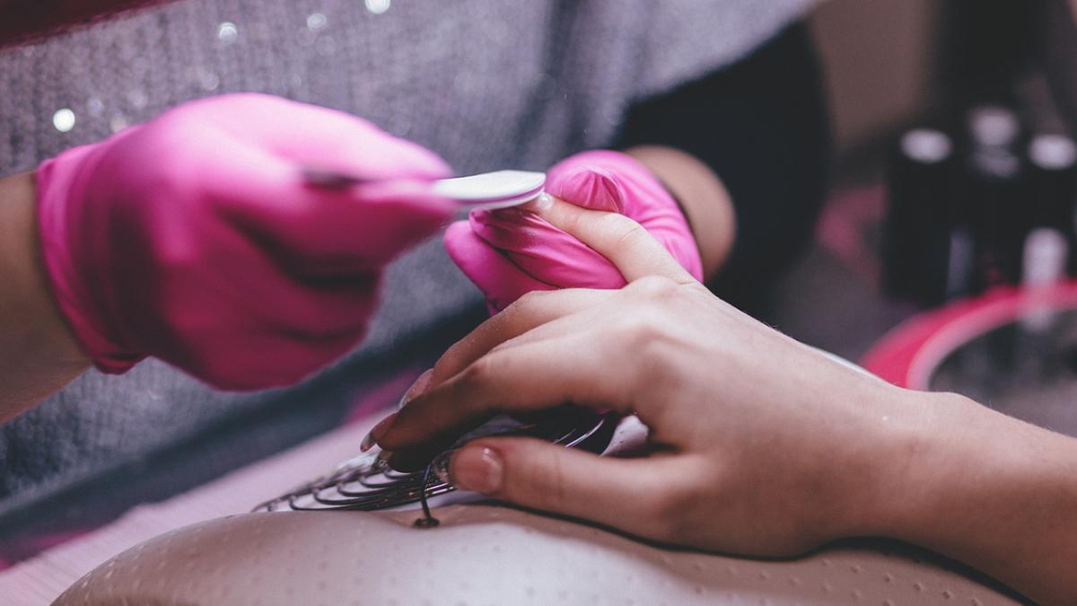 ¿Es malo pintarse las uñas? Consejos para una buena manicura