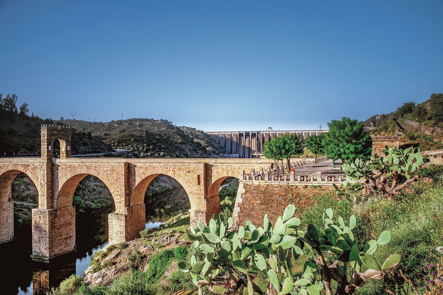 Alcántara, un abrazo entre agua y patrimonio Presa de Alcántara