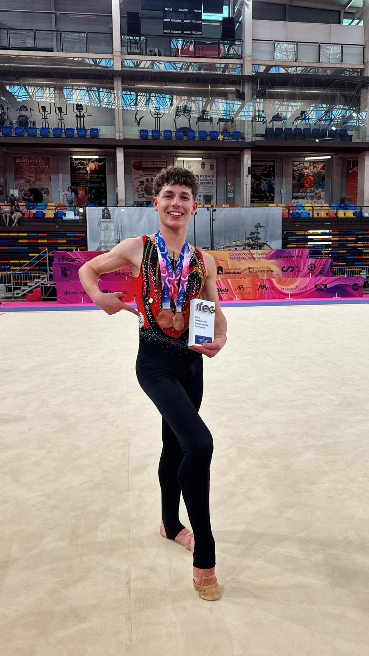 Aitor Medina, con los dos bronces logrados en Guadalajara