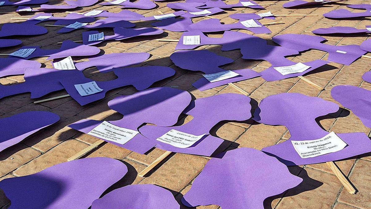 Archive image of an act against sexist violence in the Plaza del Puerto de Alicante. Archive image of an act against sexist violence in the Plaza del Puerto de Alicante.