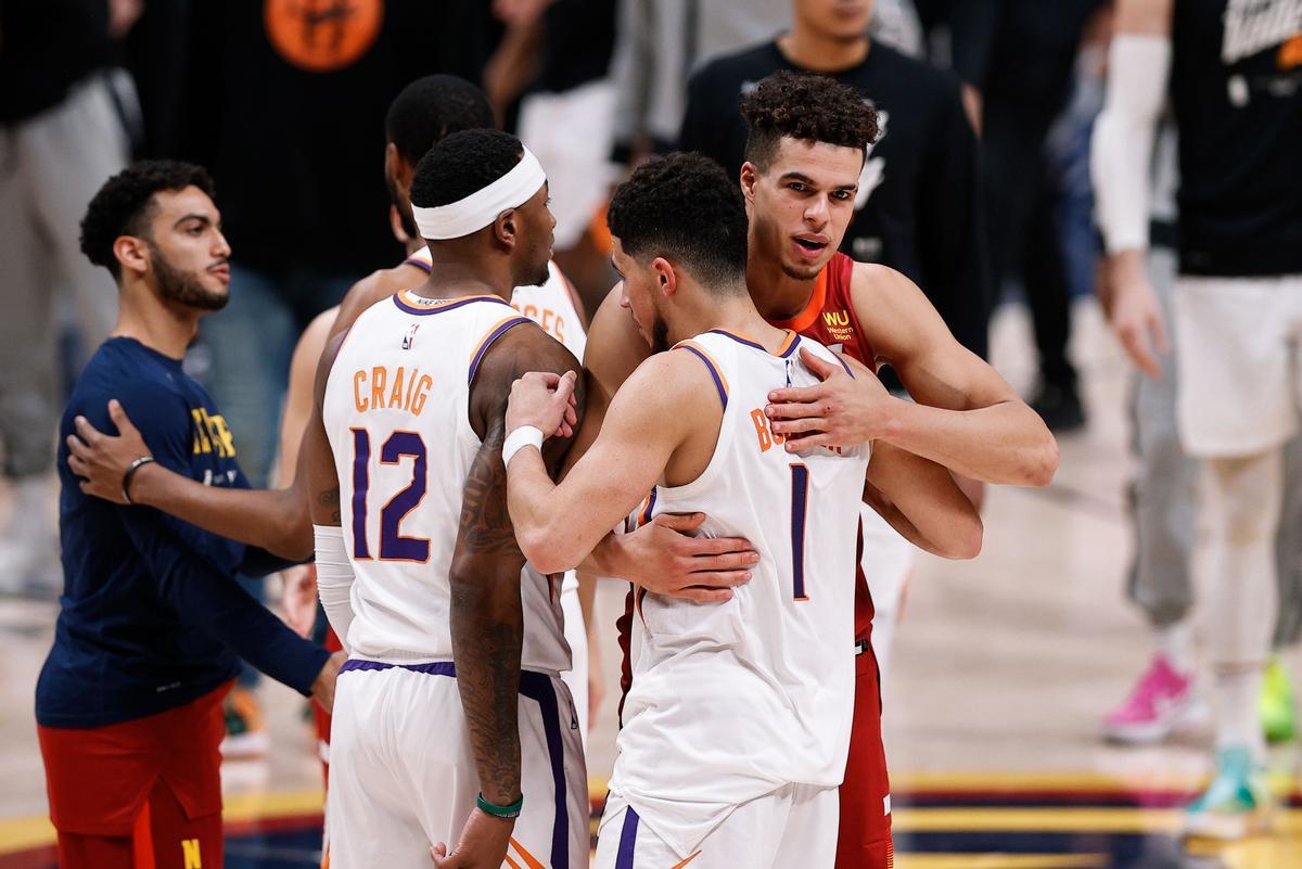 Els Suns escombren Denver i els Bucks equilibren la sèrie amb Brooklyn Els Suns escombren Denver i els Bucks equilibren la sèrie amb Brooklyn