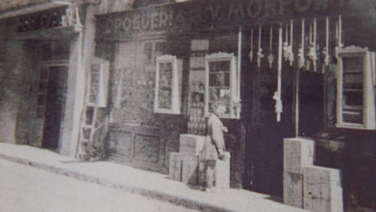 La primera botiga situada al mateix carrer de la Jonquera