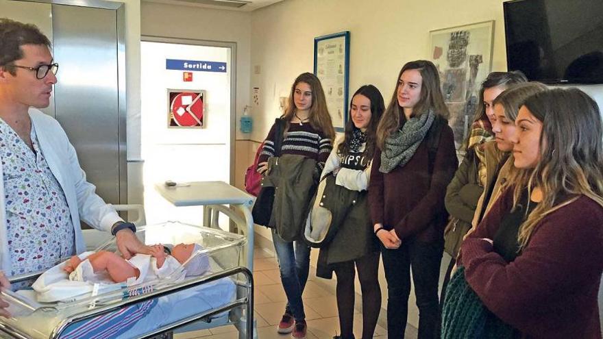 Alumnos de Pollença conocen el hospital