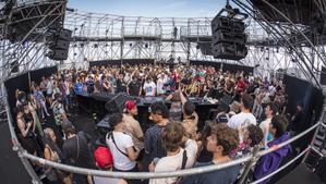 La pista de baile Boiler Room en el Primavera Sound 2023 mientras pincha Ikram Bouloum