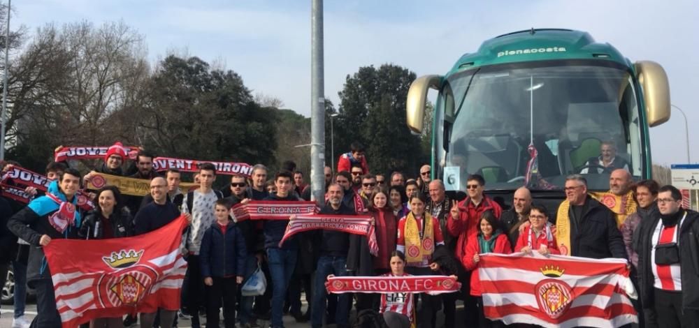 Els aficionants del Girona es desplacen al Camp Nou