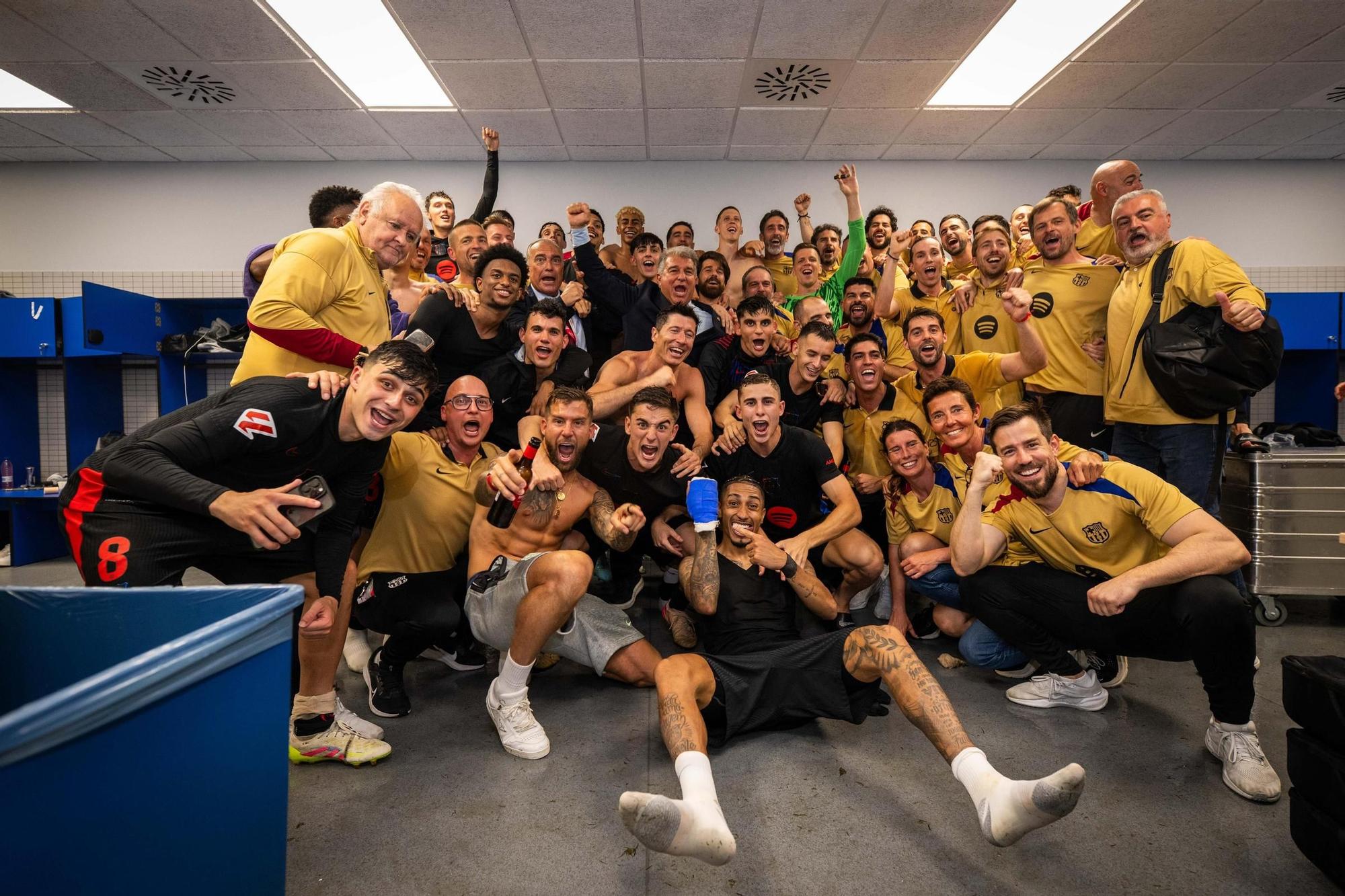 Laporta desató la locura en el vestuario: celebración por todo lo alto en los pasillos del RCDE Stadium