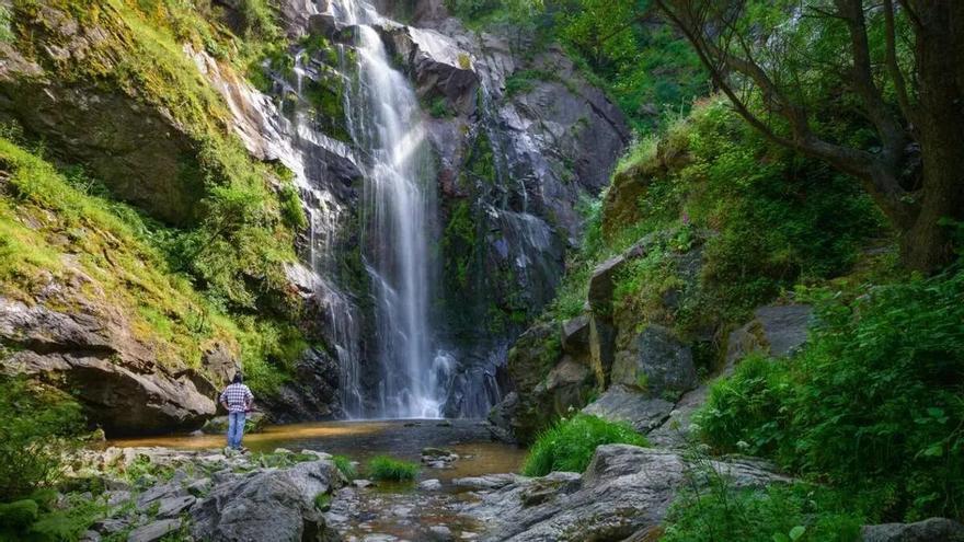 La ruta de senderismo en Galicia que tiene a los viajeros fascinados: entre bosques, cascadas y ríos mágicos