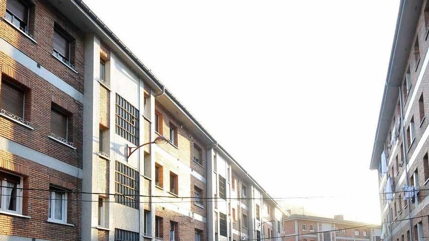 El barrio de La Joécara, en Langreo, donde están parte de los pisos vendidos por la empresa pública.