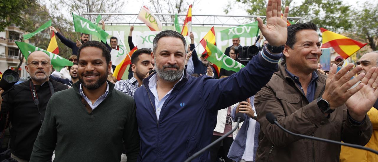 Abascal critica que Sánchez se "victimiza" y pide elecciones