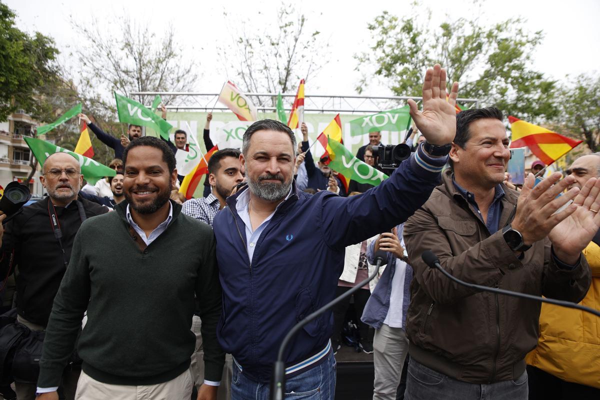 Abascal critica que Sánchez se victimiza y pide elecciones