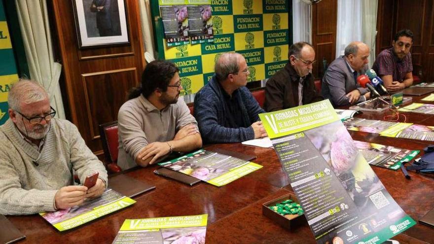 La asociación presenta las V Jornadas micológicas de Aliste y Tábara en Caja Rural de Zamora.