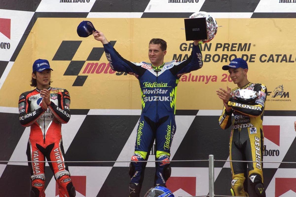 En el año 2000 debutó en 500cc quedando segundo en el mundial por detrás de Kenny Roberts jr. En la imagen en el podio del Gran Premio de Catalunya en Montmeló.