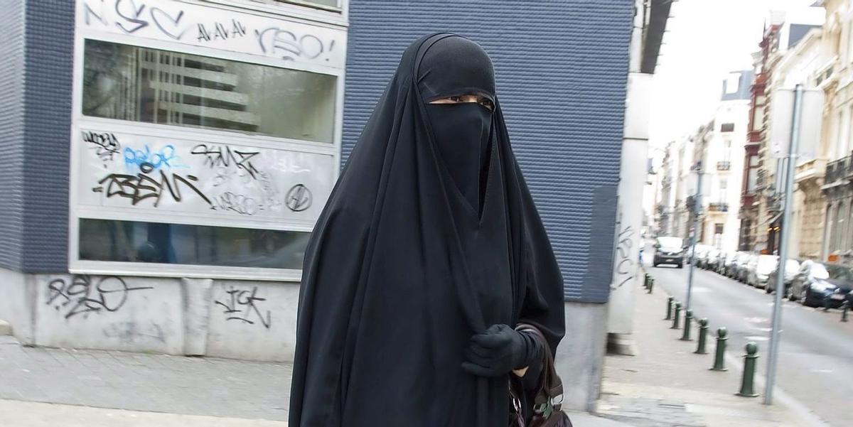 Imagen de archivo de una mujer ataviada con un niqab, una de las prendas que Vox pretendía prohibir en dependencias municipales de Vila-real.