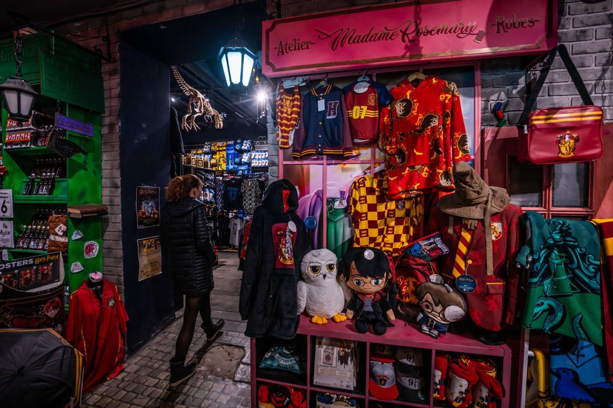Tiendas y compradores de las Galeries Maldà en vísperas de la Navidad 2024